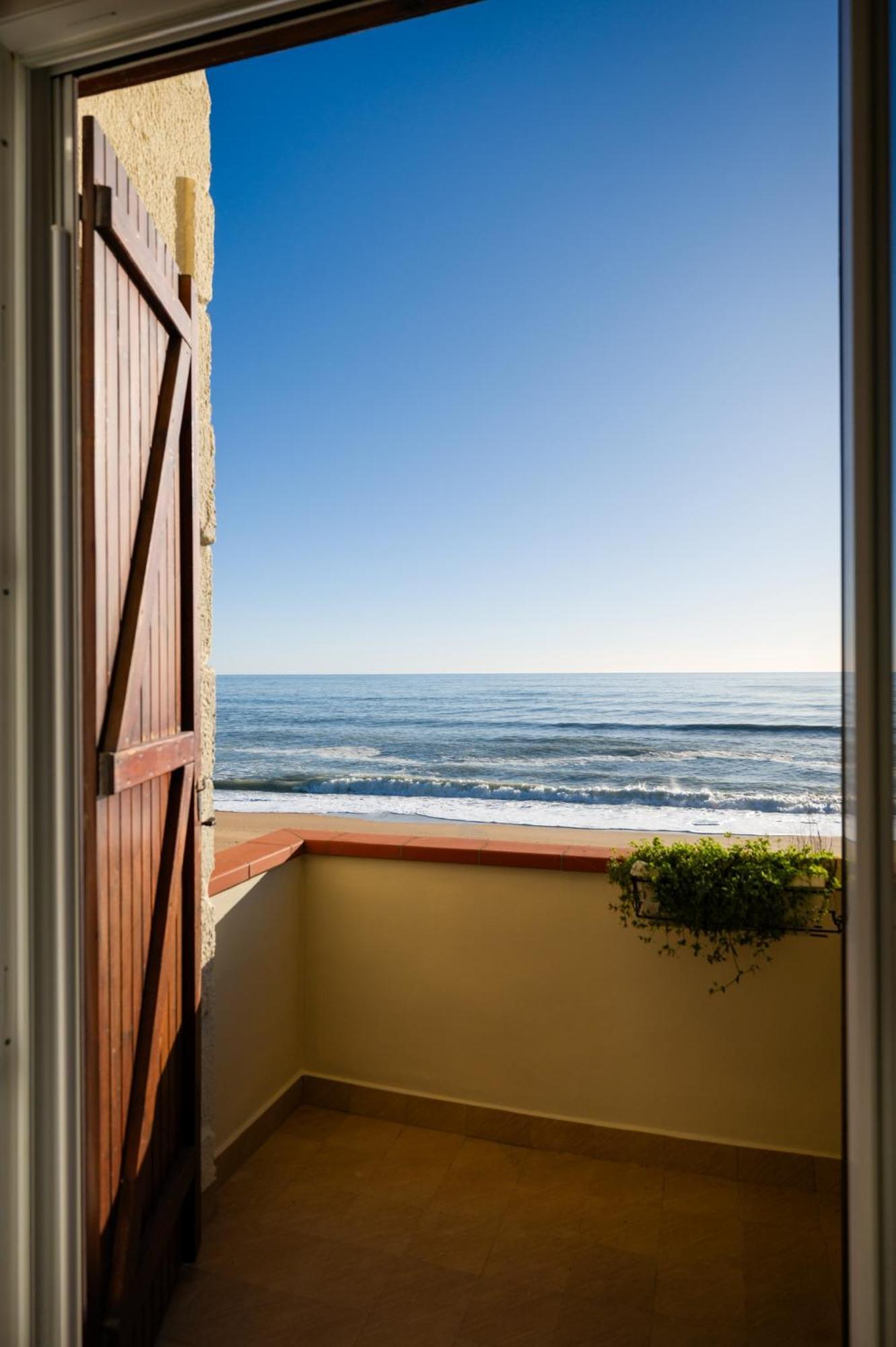 Casamare Una Casa Sulla Spiaggia Nelle Marche Villa Porto Potenza Picena Exterior photo