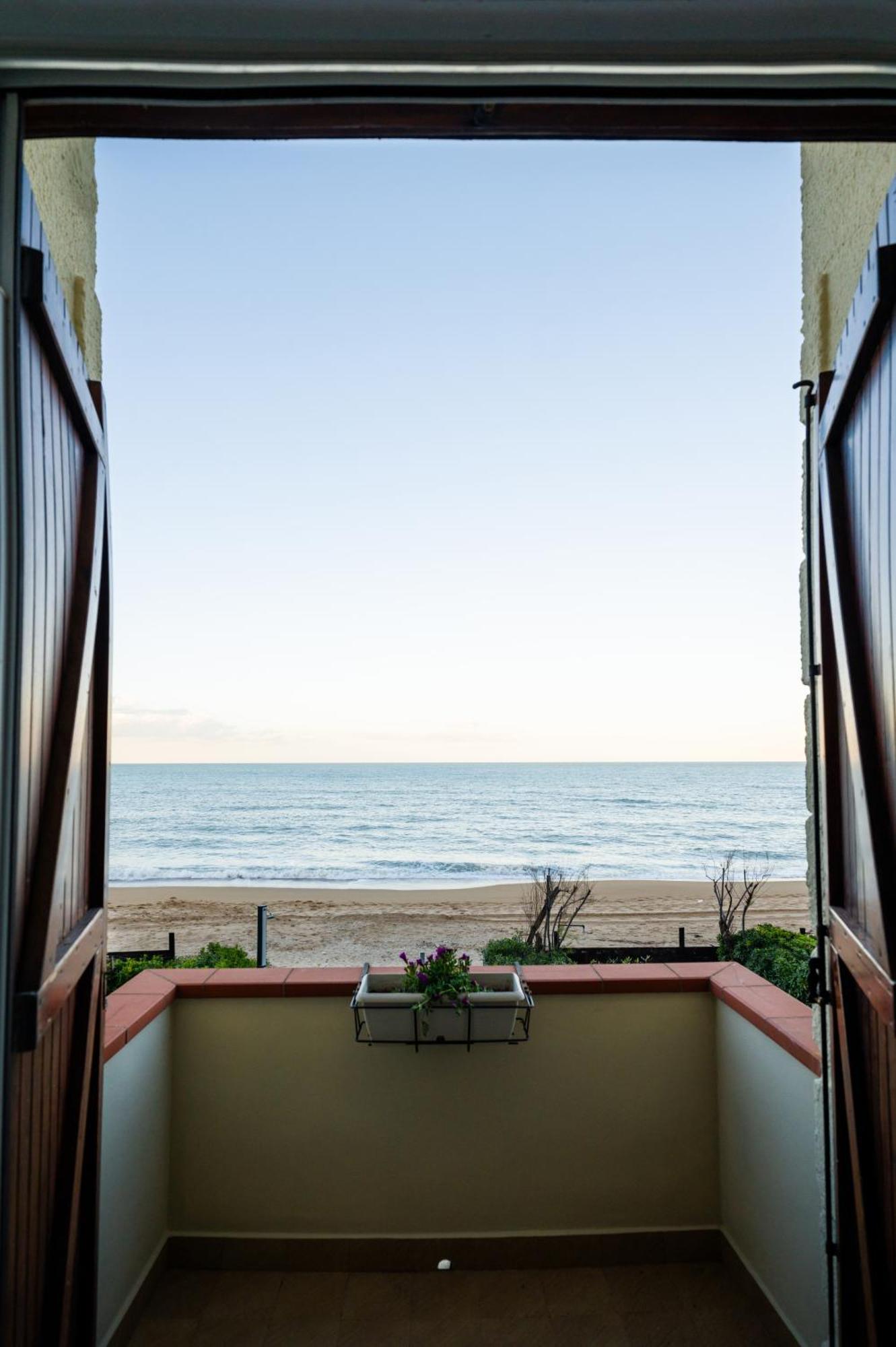 Casamare Una Casa Sulla Spiaggia Nelle Marche Villa Porto Potenza Picena Exterior photo